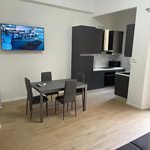 Ampio Bilocale Zona Navigli Appartement
