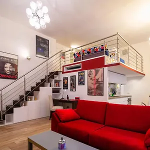 https://the-actors-house-metro-universit.hotels-amalfi.com
