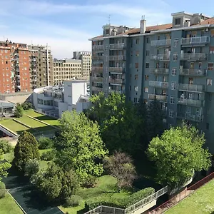 Feel@home Apartment+rooms , Milan Italie